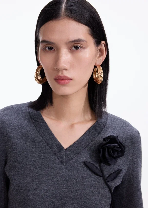 Gold Sculpted Hoop Earrings Gold Sculpted Hoop Earrings