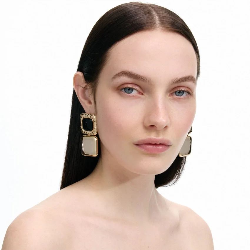 Mottled Gold Black Tiered Earrings Mottled Gold Black Tiered Earrings
