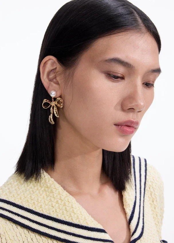 Mottled Gold Bow Earrings Mottled Gold Bow Earrings